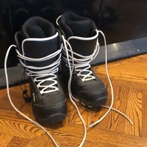 Snowboarding boots